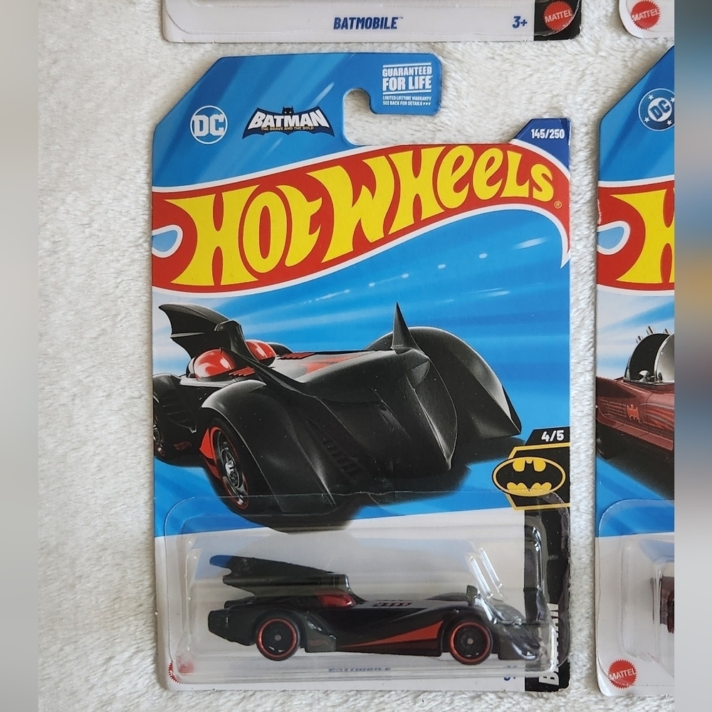 ๐ฆ๐Hot Wheels Batman Batmobile Set โ 4 Cars โ TV & Movie Versions โ NWT - Picture 5 of 16
